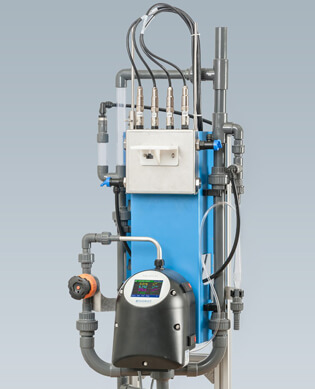 Compact, modular multi parameter measuring system for water with touch screen colour display